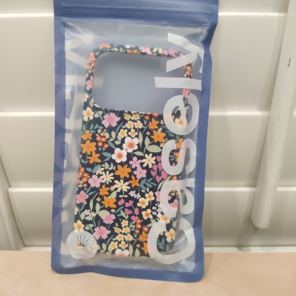 Casely‎ Full Bloom Navy Floral Case iPhone 17 Pro MagSafe Compatible - New